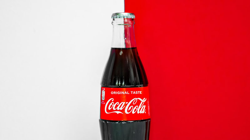 Coca Cola; Thiết kế thương hiệu sản phẩm nổi bật giữa đám đông