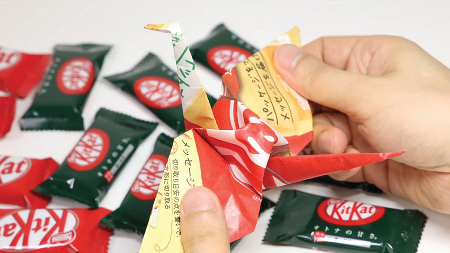 Kitkat Nhật rất khéo léo khi lồng ghép yếu tố văn hóa vào thiết kế bao bì giấy để gấp origami