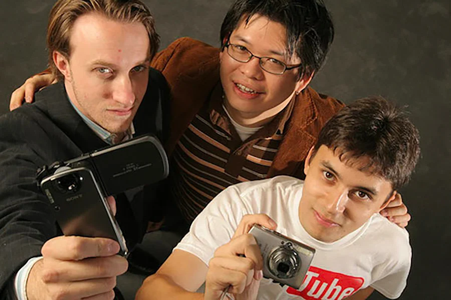 YouTube được tạo ra bởi ba cựu nhân viên của PayPal gồm Steve Chen, Chad Hurley và Jawed Karim thành lập vào năm 2005