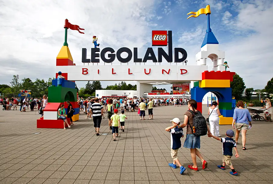 Tên thương hiệu LEGO được lấy cảm hứng từ cụm từ "leg godt", nghĩa là "chơi giỏi" trong tiếng Đan Mạch (ảnh: Shutterstock)