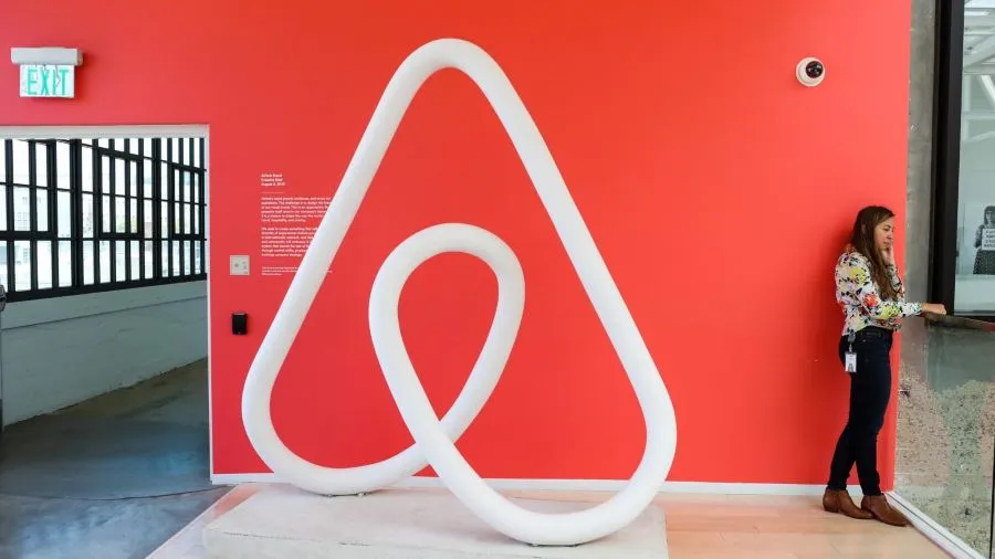 Airbnb đóng vai trò cầu nối giữa người cho thuê phòng và người có nhu cầu thuê (ảnh: Business Insider)