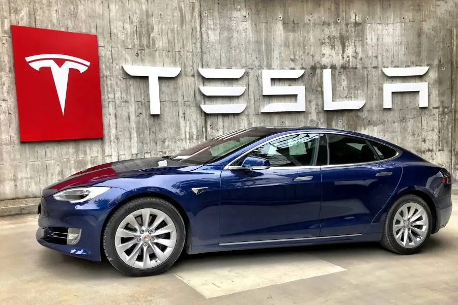 Tesla thành công với các mẫu xe điện hoàn chỉnh (ảnh: Unsplash)