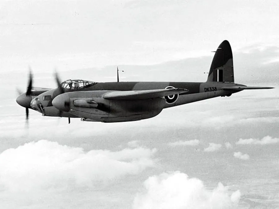 Chiến lược là gì: Máy bay de Havilland Mosquito (ảnh: Wikipedia)