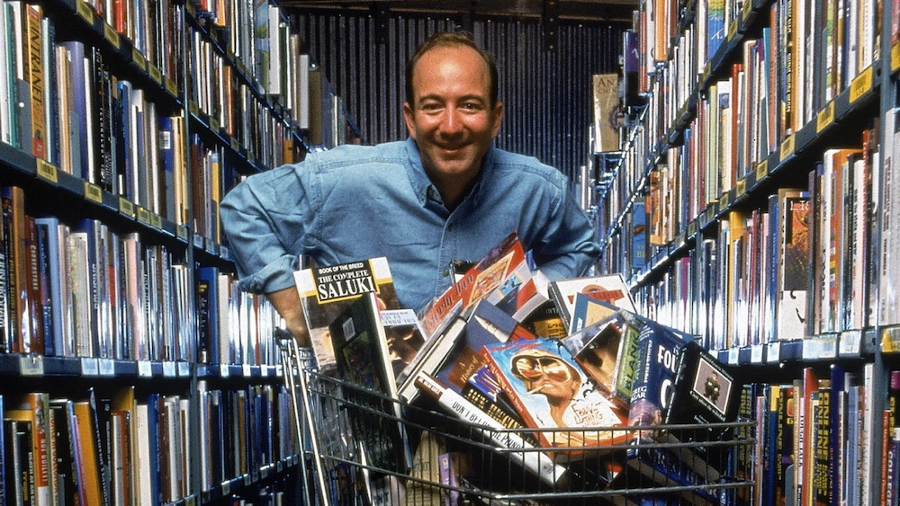 Chiến lược thương hiệu của amazon bắt nguồn từ việc bán sách vào đầu thập niên 90 (ảnh: Inc. Magazine)