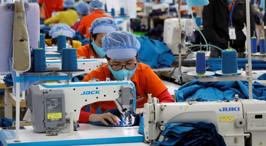 Hạn chế lực lượng sản xuất làm cản trở tham vọng thương hiệu toàn cầu của doanh nghiệp Việt (ảnh: East Asia Forum).