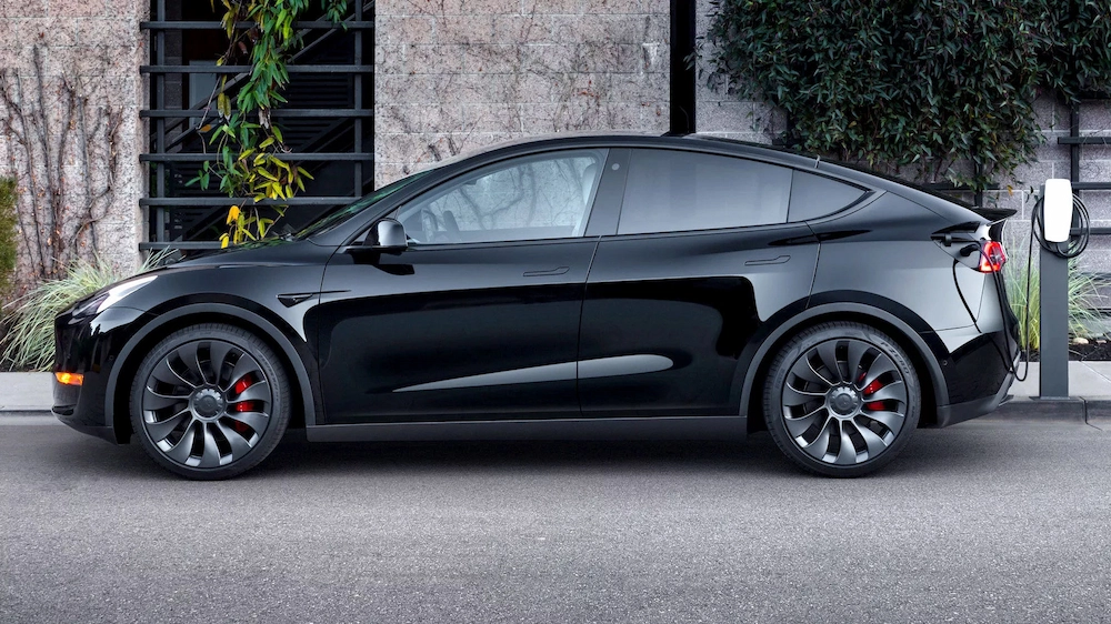 Tesla và nhiều thương hiệu xe thuần điện khác có hạn chế về tuổi đời (ảnh: Carscoops).